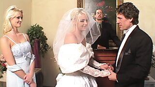 whore fucked barebakc in double penetration