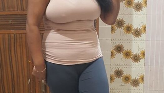 Bhabhi ne ghar par play boy bulakar apni chut ko service karai…full sex video….