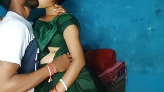 Aaj bhabhi ka gand marte marte choot me cream dal diya.