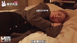 Blonde Japanese slut with big boobs and big butts cheating with stranger and got orgasm in the hotel