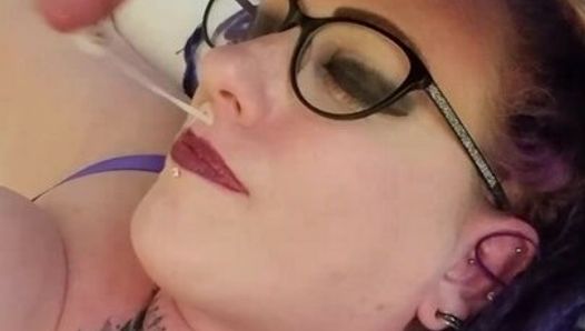 Cum on my mouth, my juicy red lips