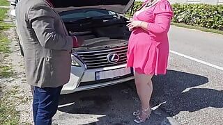 Mobile Mechanic Stop to Give Assistance With Car, but He Ended up Filling My Pussy With His Cum
