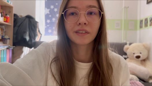 TEEN HARDCORE FINGER FUCKS HERSELF! SQUIRT!