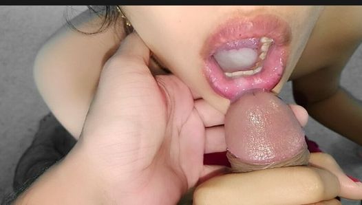 xxx CUM IN MOUTH FIRST TIME xxx Desi Riya sucking last drop of cum in her mouth