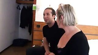 grosse mature prise en double devant son mari