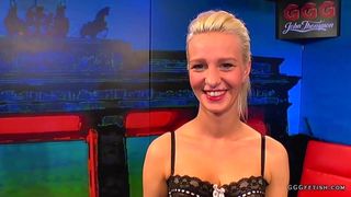 Jessy gives blowjobs and gets cums and bukkakes