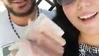 Marti far7ana bkliyonet li yhawno barcha flooosss