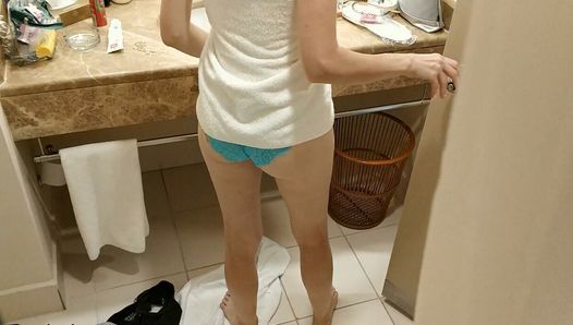 StepSister Suddenly Came to the Shower and Gave a Blowjob